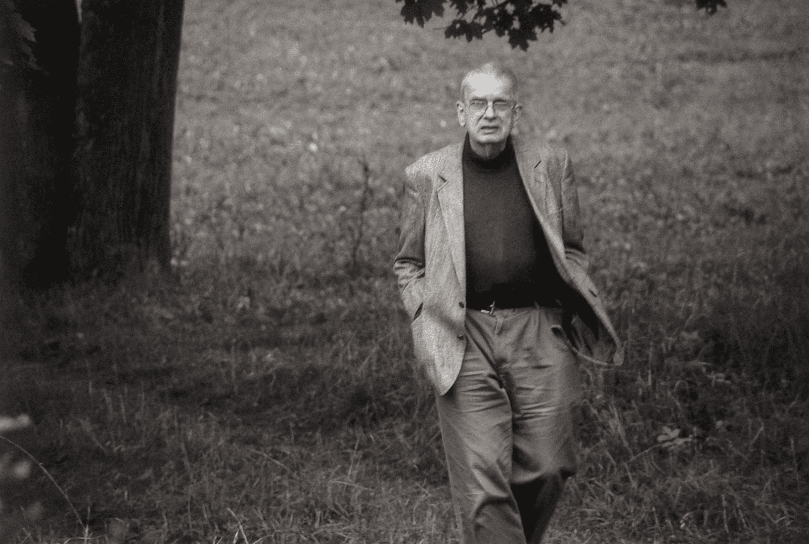 PARODA BAIGĖSI. „Tomas Venclova: taip artėja žodis“ – 80-mečiui skirta fotografijų ir poezijos leidinių paroda
