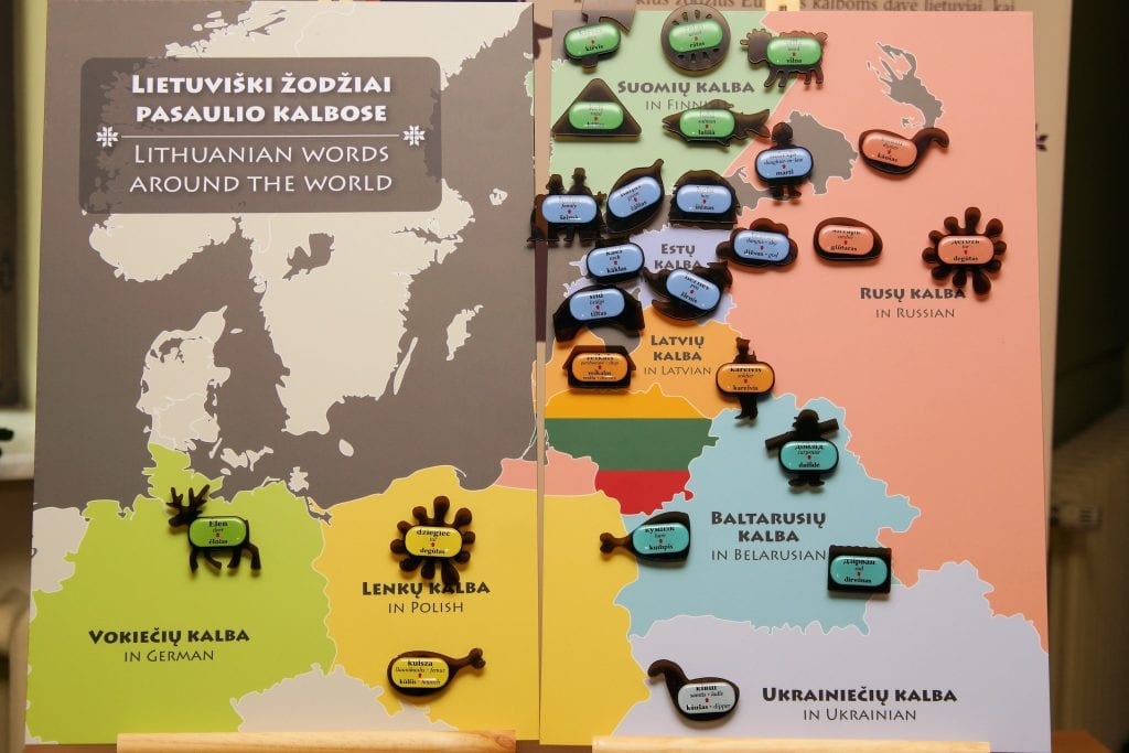 Edukacinė paroda „Paliesti lietuvių kalbą rankomis“