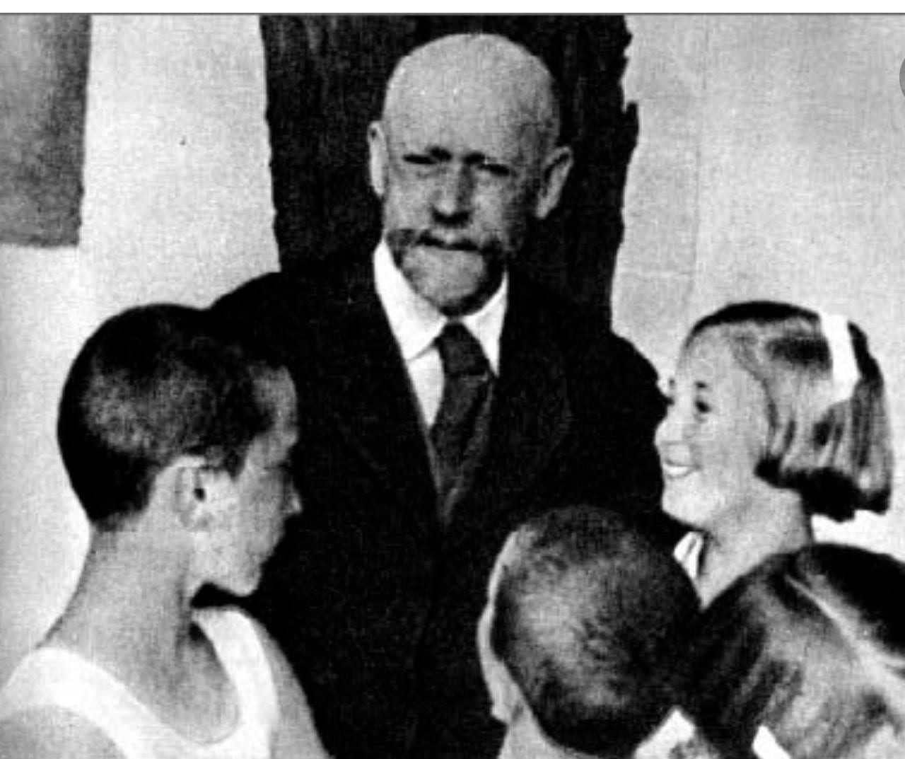 Muzikinis vakaras „Muzikos garsai ir Janušas Korčakas“