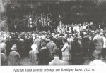Vydūnas kalba Joninių šventėje ant Rambyno kalno. 1925 m.